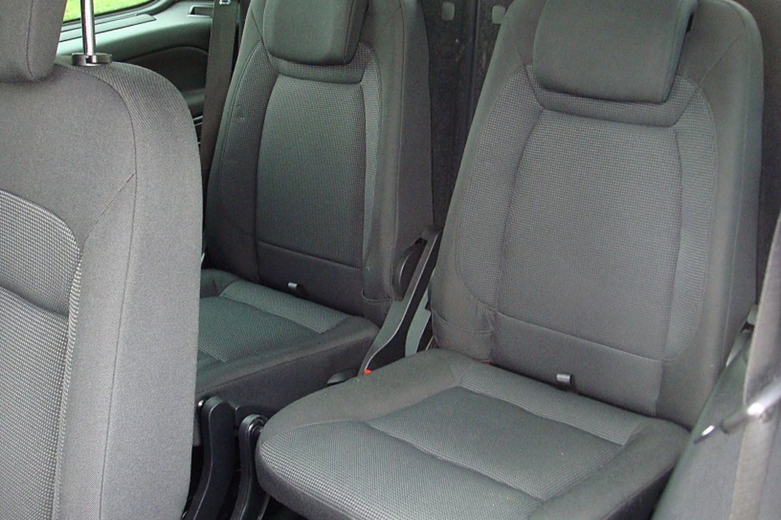 Sièges individuels du deuxième rang d'un Ford Galaxy