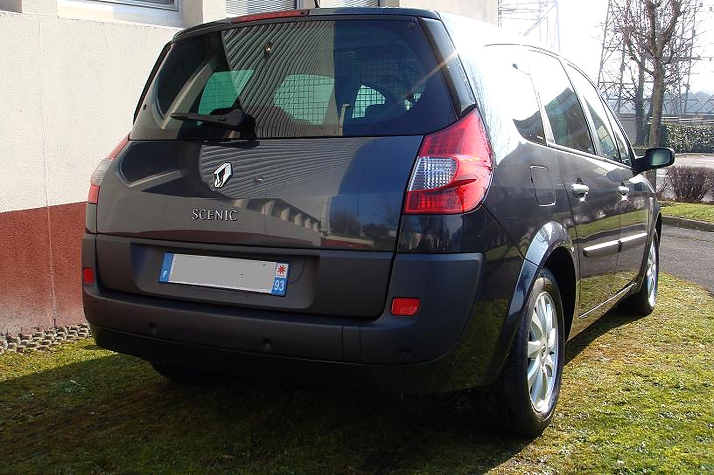 Renault Grand Scénic II gris foncé de trois quarts arrière