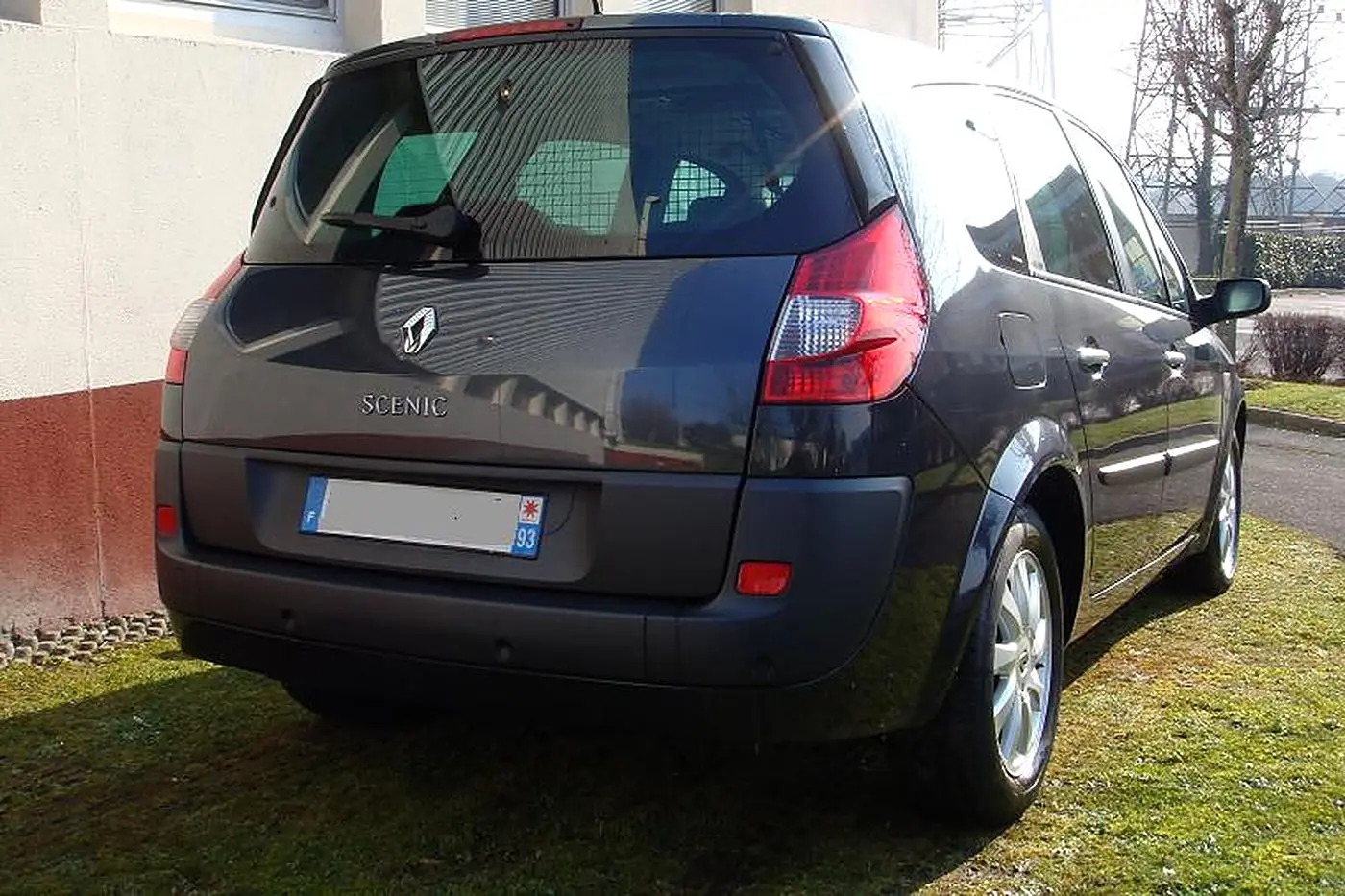 Renault Grand Scénic II gris foncé de trois quarts arrière
