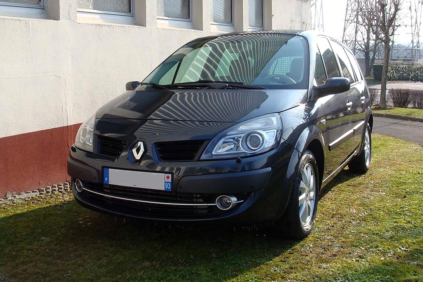 Renault Grand Scénic II gris foncé de trois quarts avant